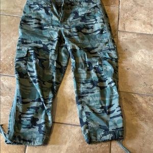 Time & Tru Camo Capri Pants Women’s size 4